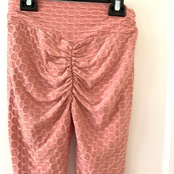 BOOTY SCULPTING LEGGING!! 🍑 💕 size S/M - Picture 4 of 4